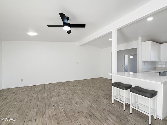4th image of 6909 E Oberlin Dr