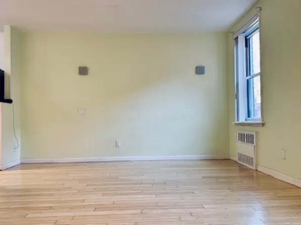 142-05 Roosevelt Avenue image 6 of 13