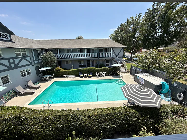 1841 Riverside Dr #STUDI0 — Photo 2