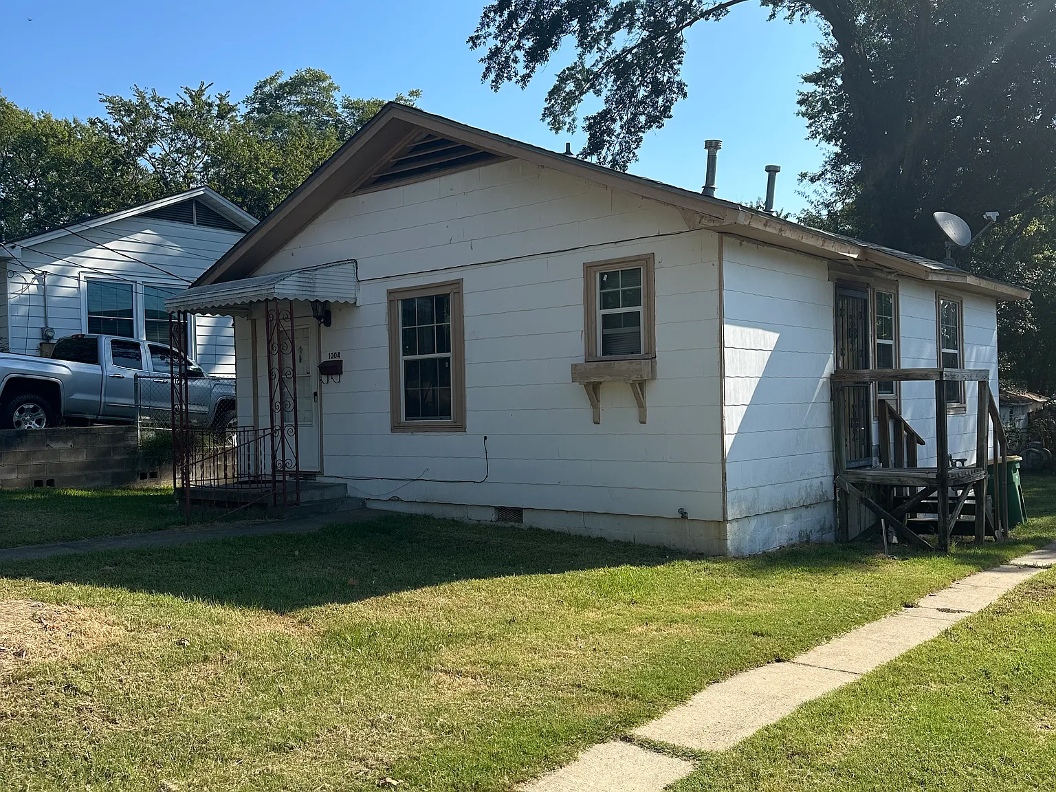 2 bed, 900 sqft, $750 — Photo 1