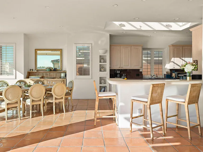 1571 Mandalay Beach Rd — Photo 33