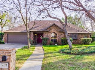 707 E Murco Dr, Mineral Wells, TX 76067