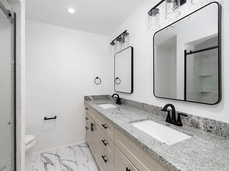 121 Burton Cir #1 — Photo 14