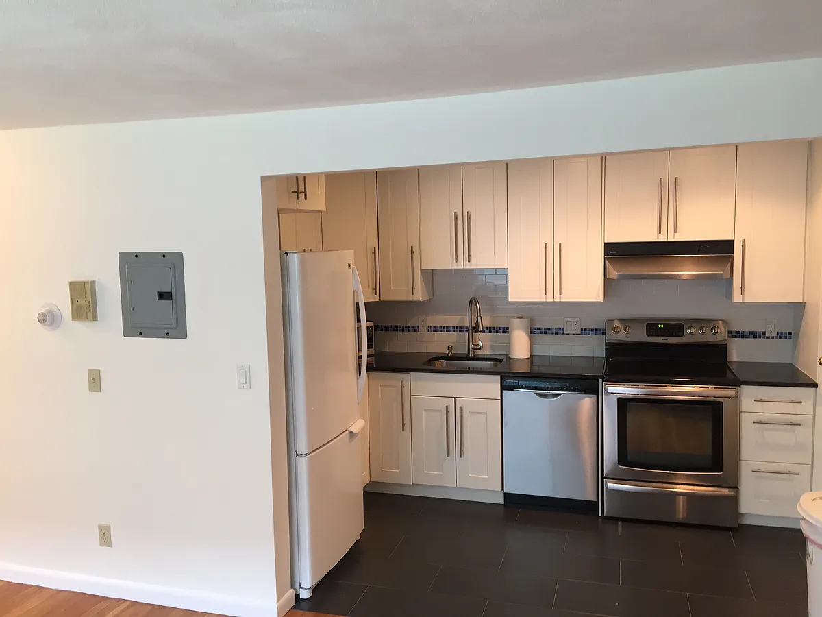 Building Photo - 135 Inman St #8