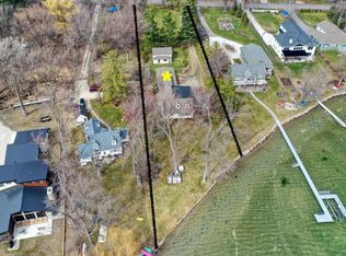 37909 Valley Rd, Oconomowoc, WI 53066