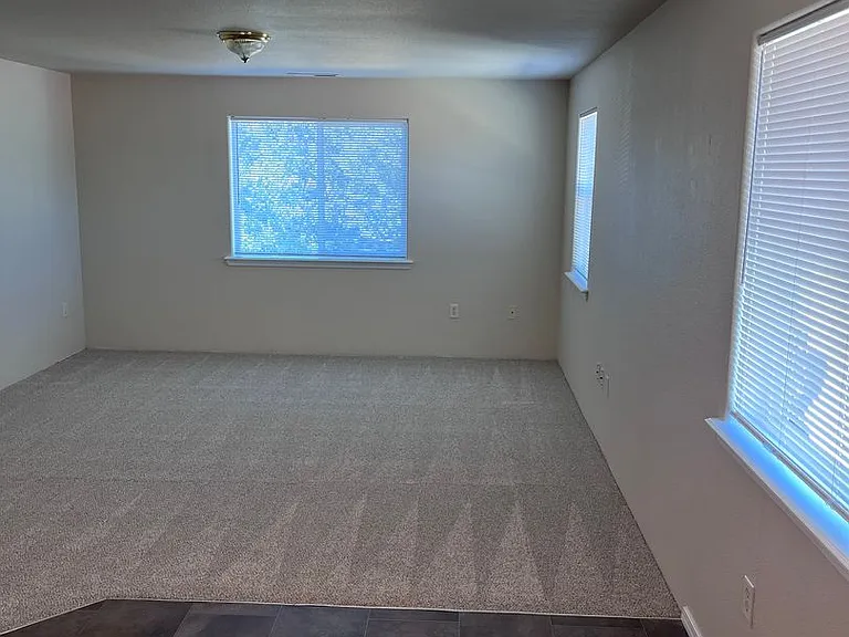 209-213 Edwards St — Photo 11