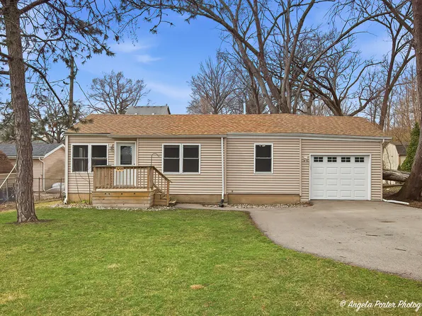 5205 N Lake St, McHenry, IL 60050