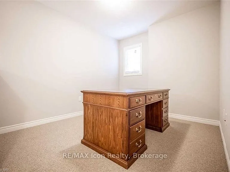 135 Acacia Rd — Photo 11