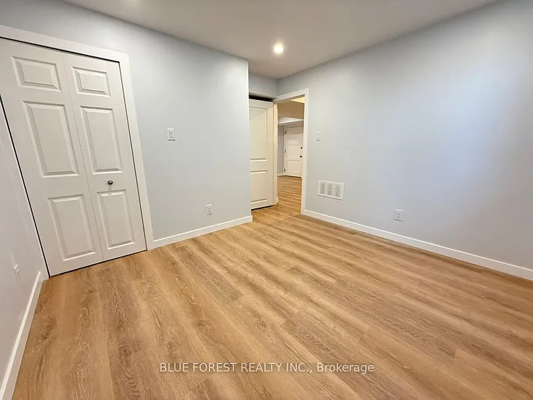 1458 Wright Cres — Photo 11