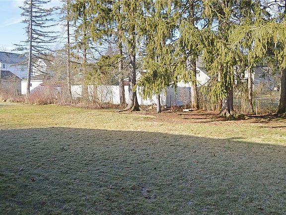 4th image of 8 Whitehill Ave