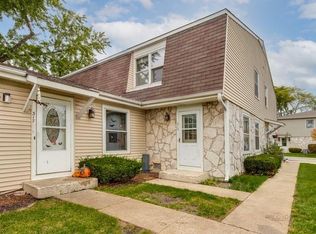 313 Mallard Ct, Vernon Hills, IL 60061