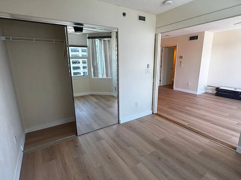 801 S King St #1508 — Photo 17