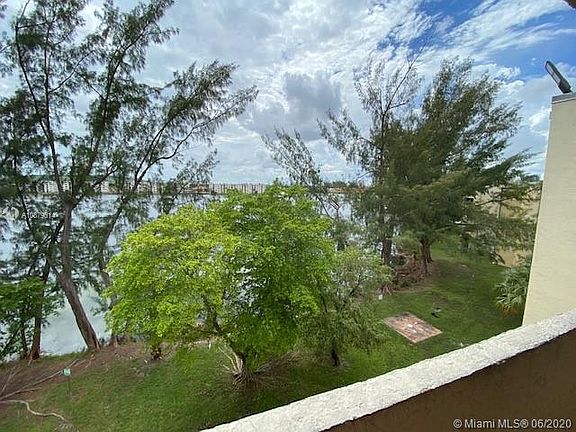 5th image of 10090 NW 80th Ct APT 1530