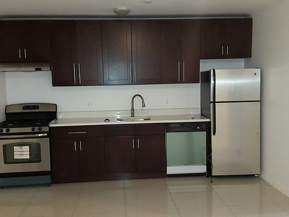 4th image of 417 Gates Ave APT 2F