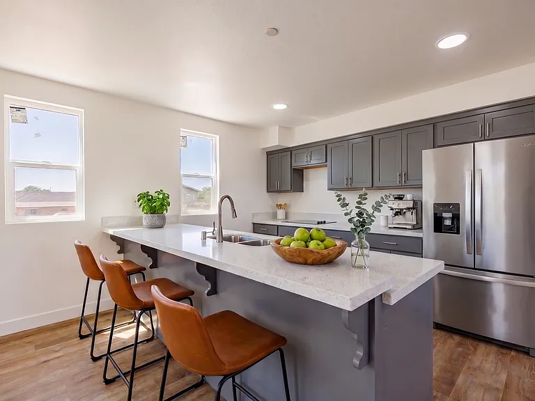 Huge 2, 3 & 4 Bed 2026 Townhomes — Photo 75