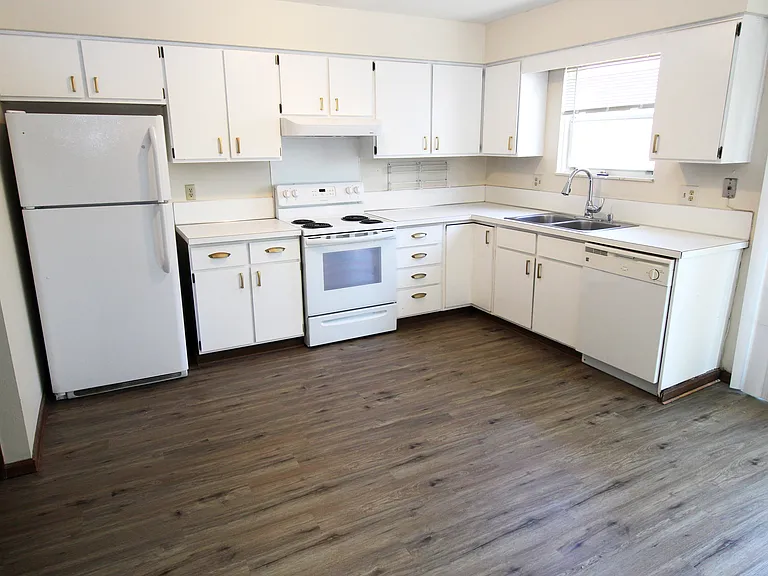 4822 Dierker Rd — Photo 2
