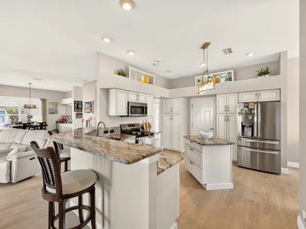 1622 Carrera Dr, The Villages, FL 32159