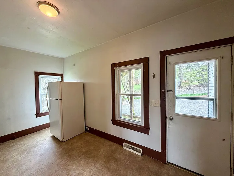 1305 Merrill Ave — Photo 5