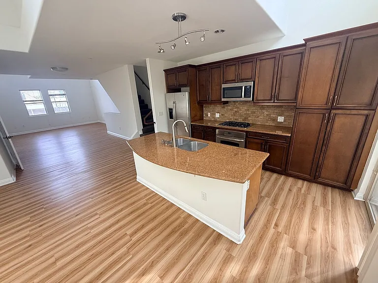 23130 Sherman Pl — Photo 19