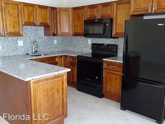 4th image of 2217 NE 2nd St APT 13