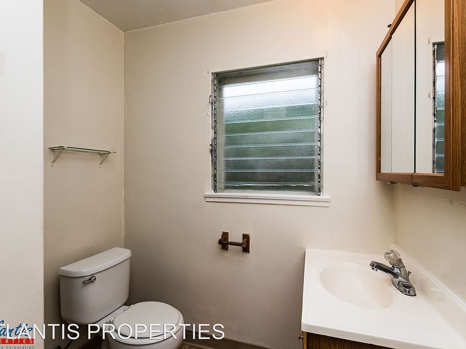 1st image of 220 Center St APT 04