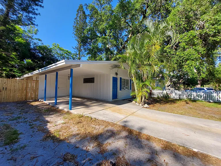 1071 Highland St — Photo 24