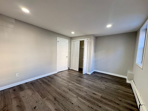 3rd image of 25 Westervelt Pl #G