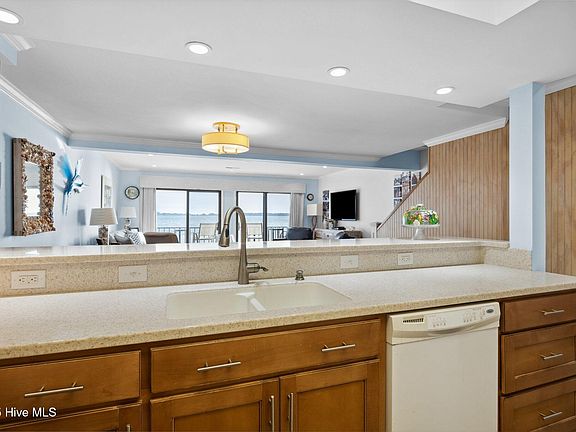 5th image of 4801 S Shore Drive #E-4