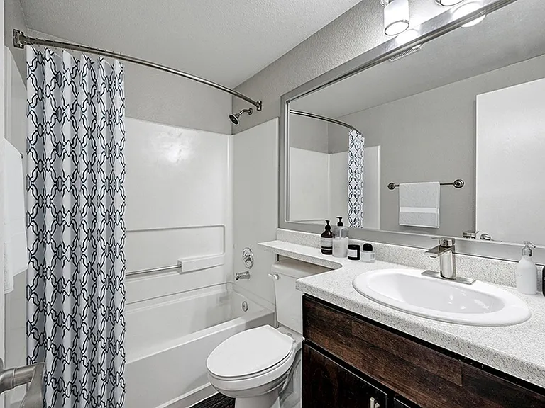 Summit Riverside Apartments — Photo 9