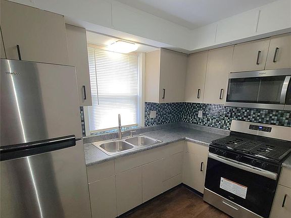 5th image of 2668 E 27th St