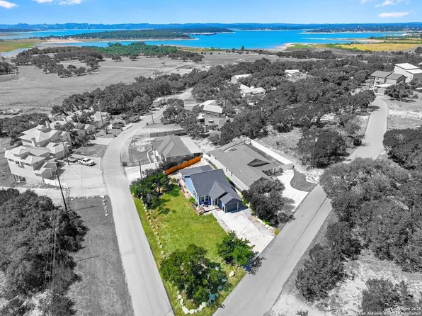 1011 Alta Vista Ln, Canyon Lake, TX 78133