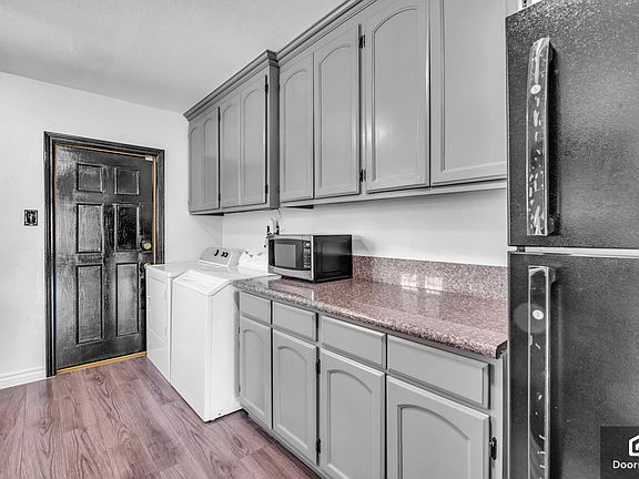 4th image of 10203 S Denker Ave