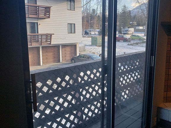 5th image of 16938 Park Place St APT 4