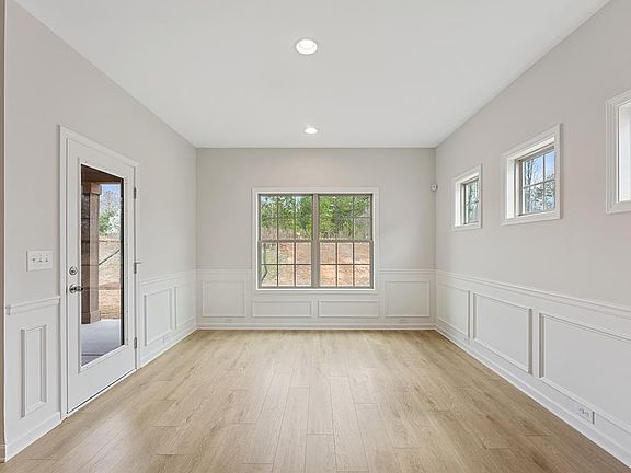 4th image of 111 Beaver Creek Way
