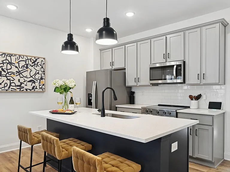 Gourmet Eat-In Kitchen
