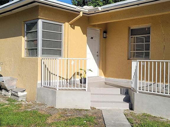 3rd image of 2165 Bay Dr APT 22