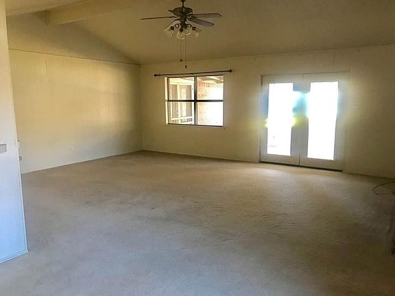 4th image of 903 Brazos Dr