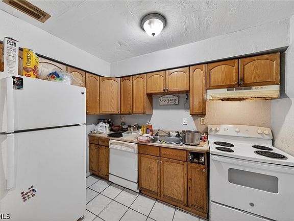3rd image of 1904 Fountain St