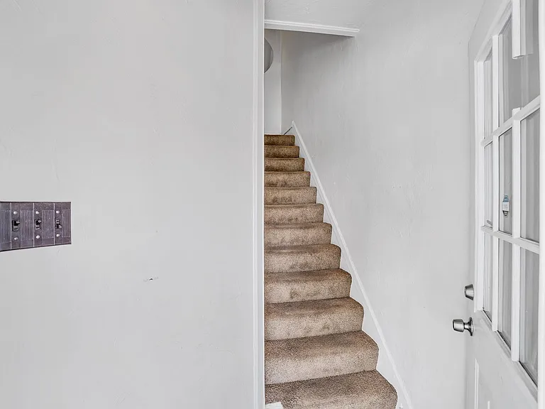122 1st St #2 — Photo 7