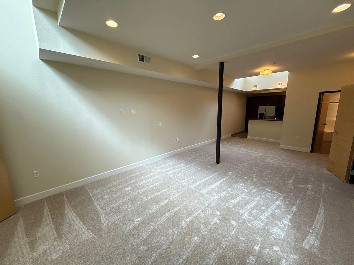 Building Photo - 160 Liberty St NE #305