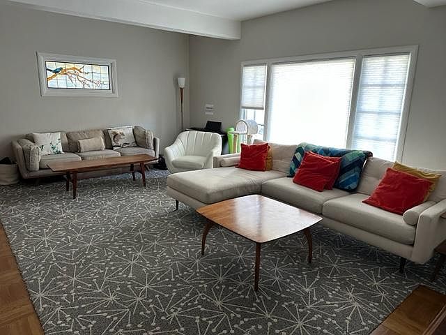 1st image of 249 Chenery St