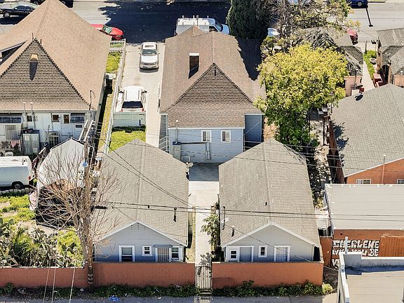 3rd image of 515 E 21st St