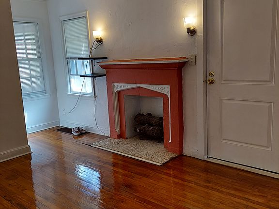 3rd image of 1836 Glendale Ave