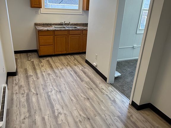 4th image of 414 Broad Ave