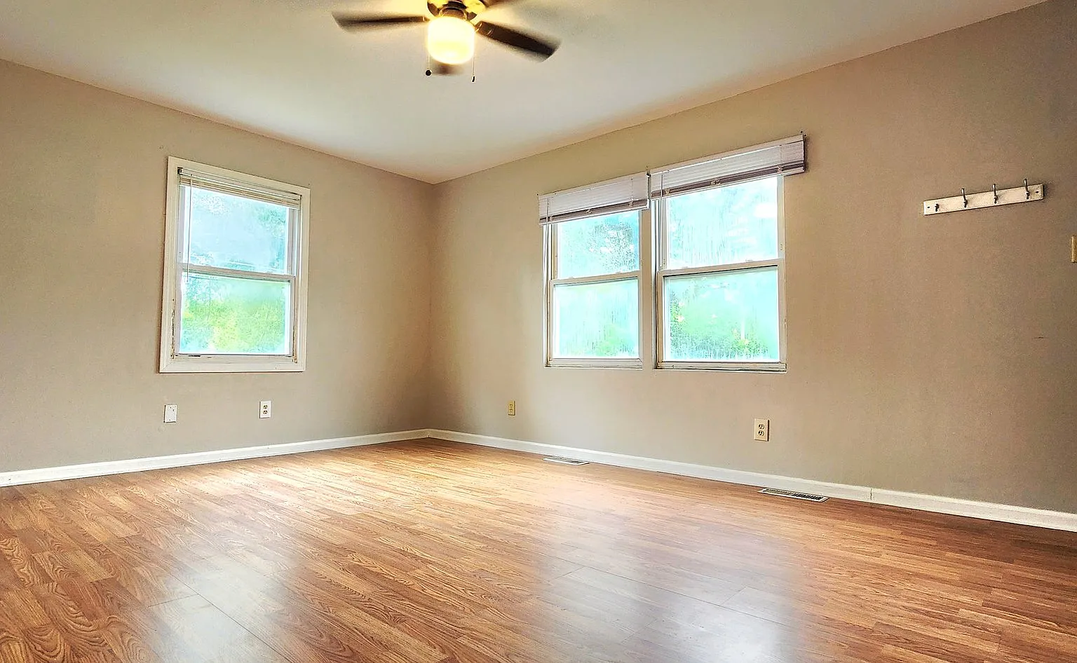 Spacious 4 Bed, 2.5 Bath Home with Finished Basement & Hardwood Floors — Photo 3