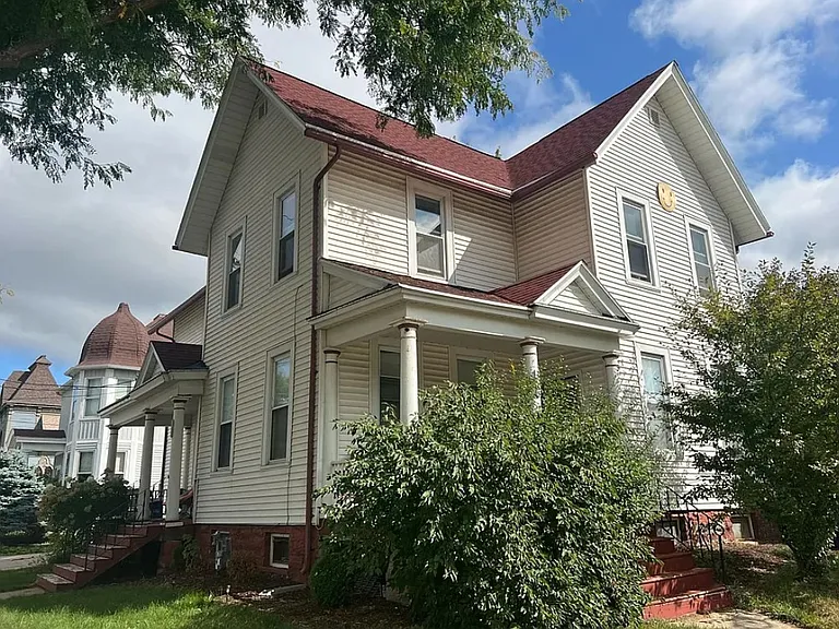 300 E Franklin St #B — Photo 1