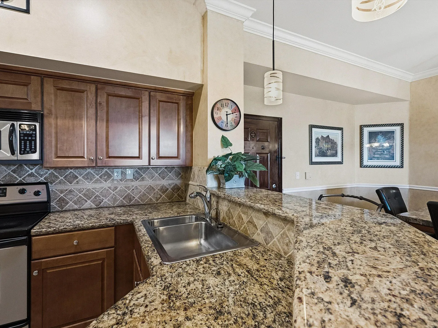2 bed, 2.0 bath, 1332 sqft, $4,500 — Photo 3