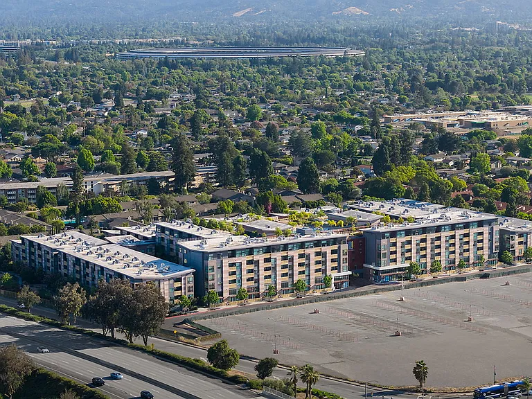 Mylo Santa Clara — Photo 1