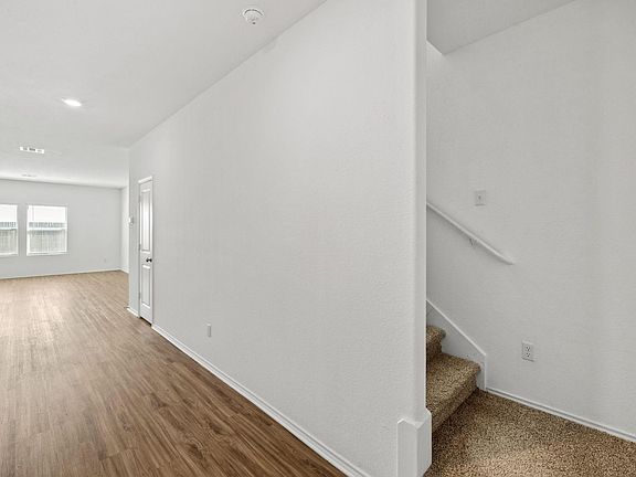 3rd image of 242 Geode Gln