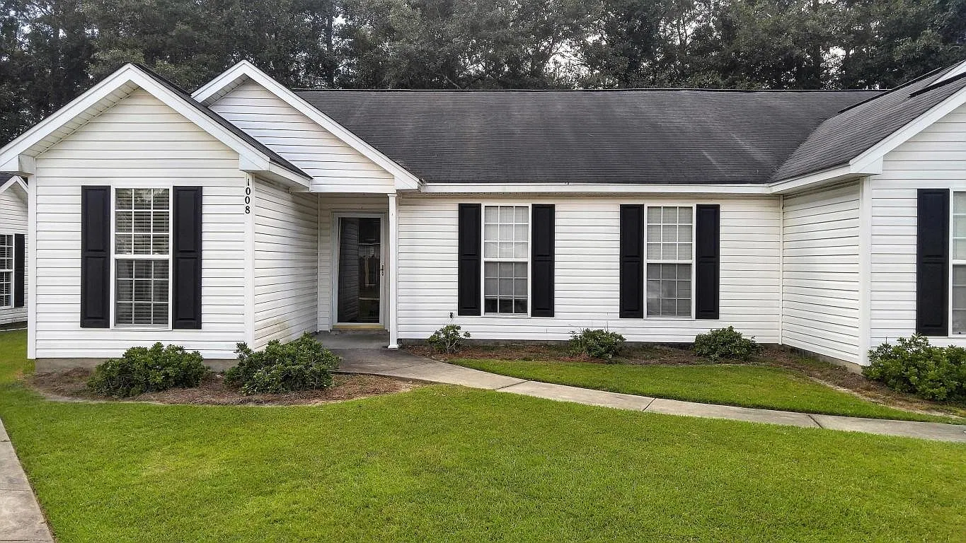 Spacious 3-bedroom, 2-bathroom in Crowfield Plantation — Photo 1